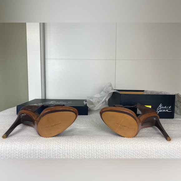 Heeled sandals with wood inlay, mark and James which is a badgely Mischka brand - Picture 3 of 5